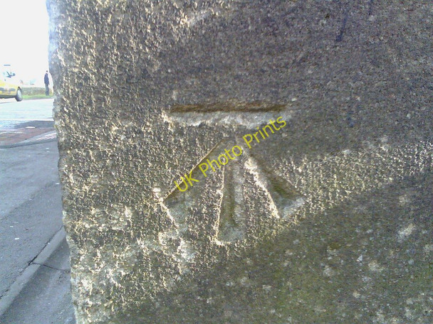 Photo 6"x4" Cut Bench Mark, Harlow Inn Harrogate c2011