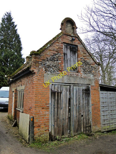 Photo 6"x4" Old brick and flint shed at Thwaite Thwaite St Mary c2011