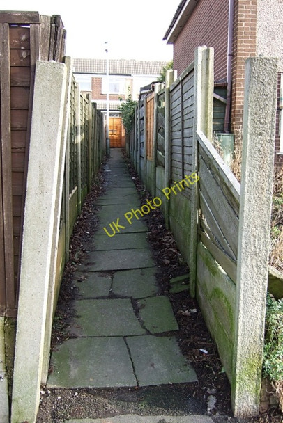 Photo 6"x4" A short cut Milnrow c2011