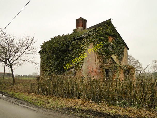Photo 6"x4" Derelict house at Rotten End, near Peasenhall Sibton c2011 P1