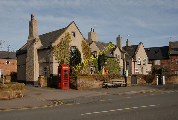 Photo 6"x4" Telephone Kiosk Willaston\/SJ3377 c2011