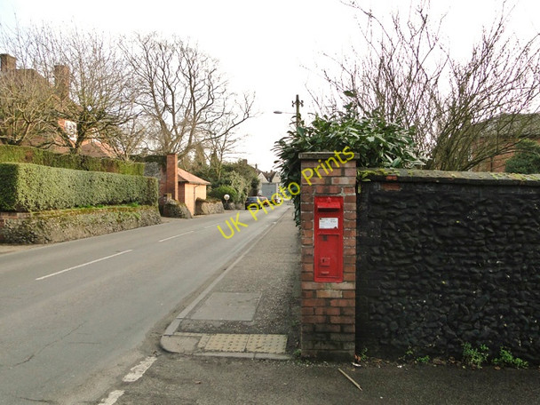 Photo 6"x4" Victorian postbox in East Dereham Dereham c2011