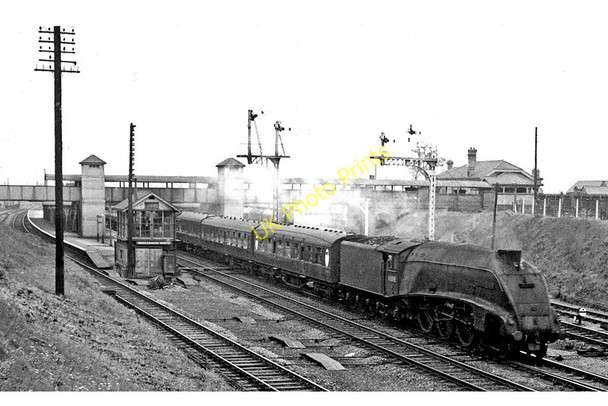 Photo 6"x4" Biggleswade Station, with a Down Newcastle express Biggleswade c1961
