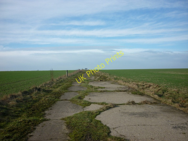 Photo 6"x4" Cottam Airfield Langtoft\/TA0166 c2011
