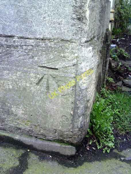 Photo 6"x4" Benchmark on #28 Bridge Street Witney c2011