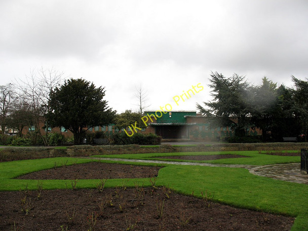 Photo 6"x4" Hornfair Park: disused lido (front) Greenwich\/TQ3977 c2011