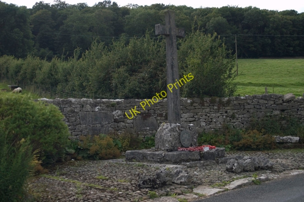 Photo 6"x4" War Memorial Yealand Redmayne Yealand Redmayne c2009