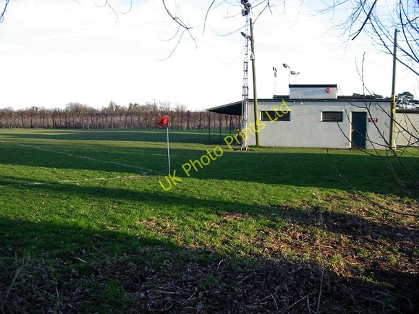 Photo 6"x4" Woodnesborough football ground Gore\/TR3055 c2008