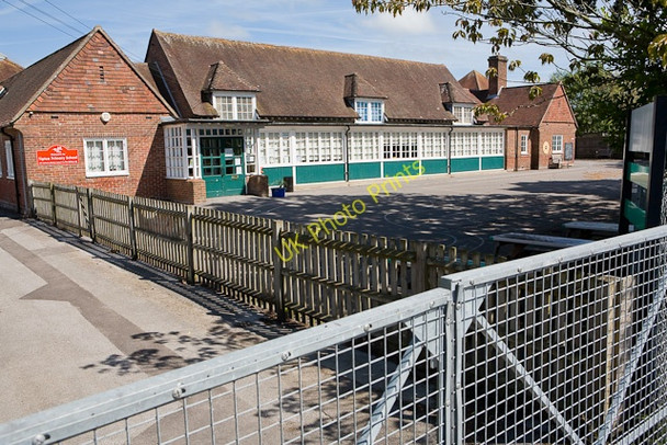 Photo 6"x4" Tiptoe Primary School Tiptoe\/SZ2597 c2009
