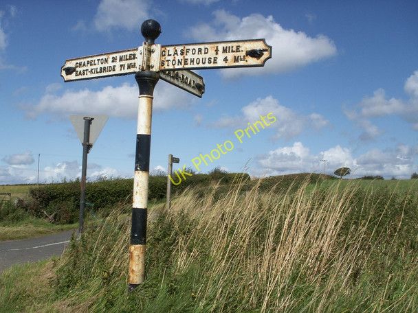 Photo 6"x4" Old signpost at country cross roads Glassford c2009