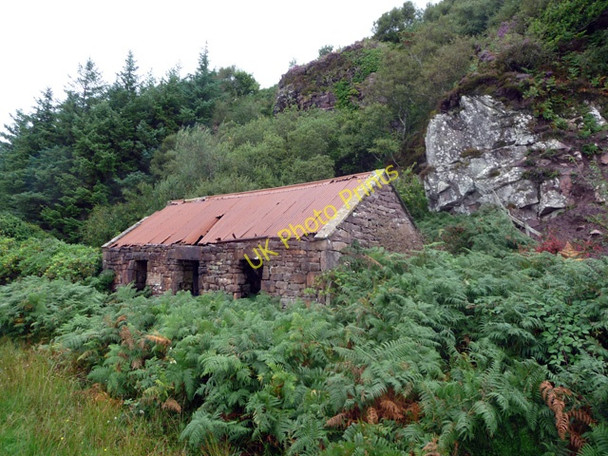 Photo 6"x4" Old building at Eyre Eyre c2009