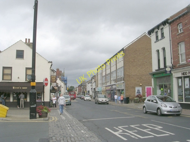 Photo 6"x4" High Street - viewed from Silver Street Knaresborough c2009
