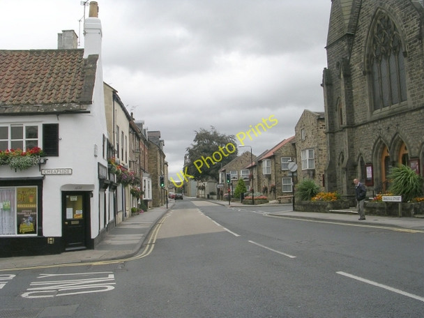 Photo 6"x4" Gracious Street - viewed from Cheapside Knaresborough c2009