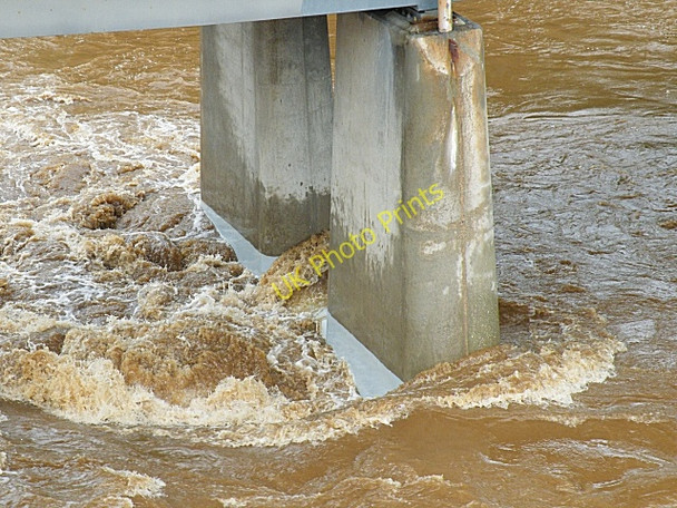 Photo 6"x4" River Spey in Spate (2) Fochabers c2009