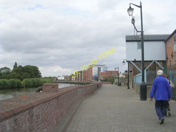 Photo 6"x4" Riverside Walkway Gainsborough\/SK8189 c2009