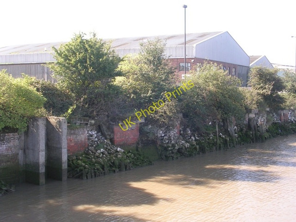 Photo 6"x4" Sluice Gate - New Holland Dock New Holland\/TA0823 c2009