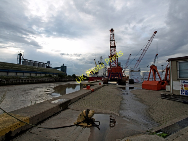 Photo 6"x4" Quayside at New Holland Dock New Holland\/TA0823 c2009