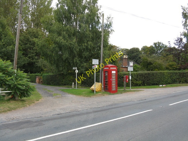 Photo 6"x4" No Parking At The Phone Box Frog Pool c2009