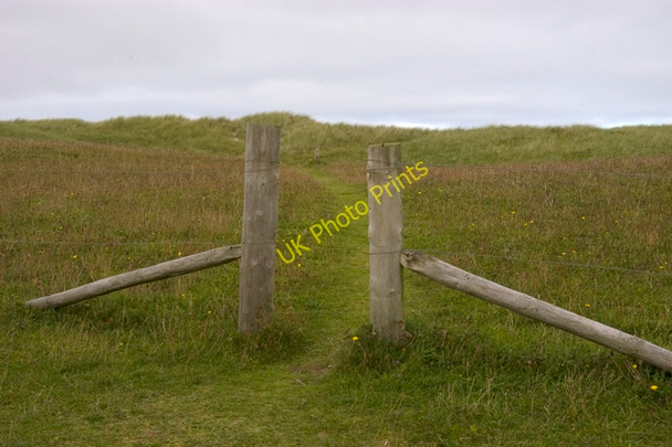 Photo 6"x4" Gateway to the dunes, Traigh na Beirigh Cnip c2009