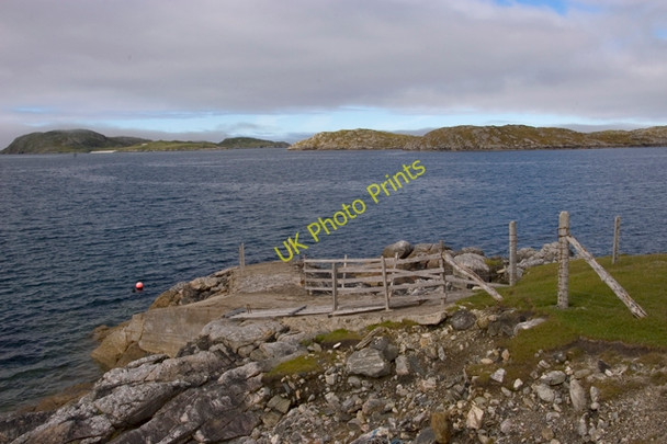 Photo 6"x4" Jetty and sheep fank on the point at Stung Cnip c2009