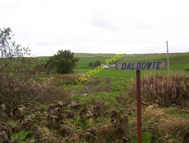 Photo 6"x4" Daldowie Farm and hill Pinmore c2007