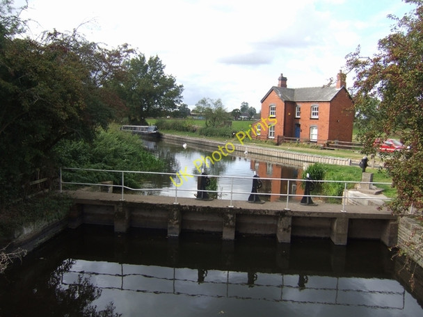 Photo 6"x4" Sluice on the Trent and Mersey Canal at Wychnor Bridges Wychnor Bridges c2009