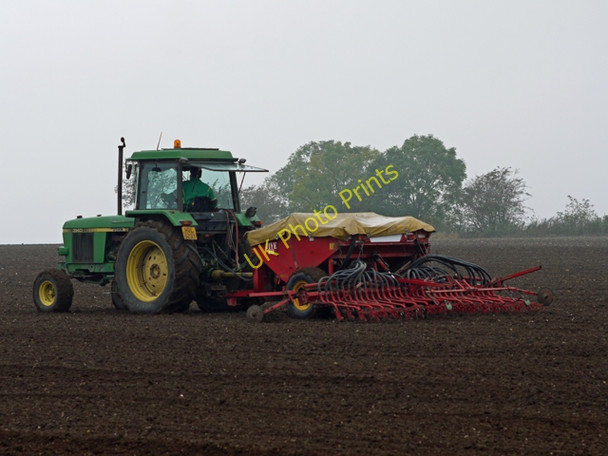 Photo 6"x4" Seed Drilling on Elsham Hill Worlaby\/TA0113 c2009