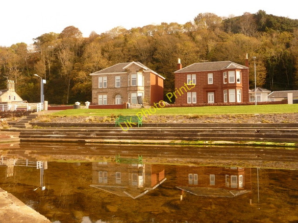 Photo 6"x4" Millport: Marine Parade houses reflected Millport c2009