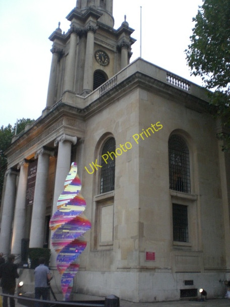 Photo 6"x4" Holy Trinity Church and artwork, Marylebone Road NW1 Marylebone\/TQ2881 c2009