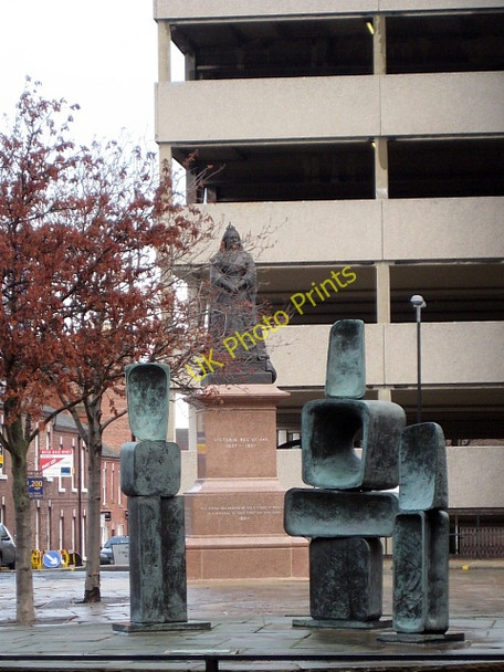 Photo 6"x4" Queen Victoria Statue (3) Wakefield\/SE3320 c2009