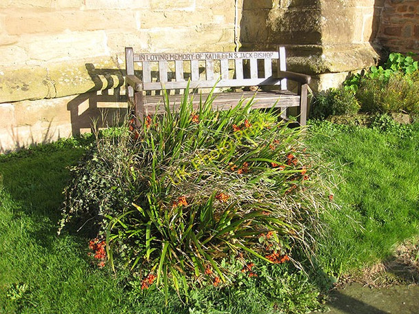 Photo 6"x4" Memorial bench, Linton churchyard Linton\/SO6625 c2009