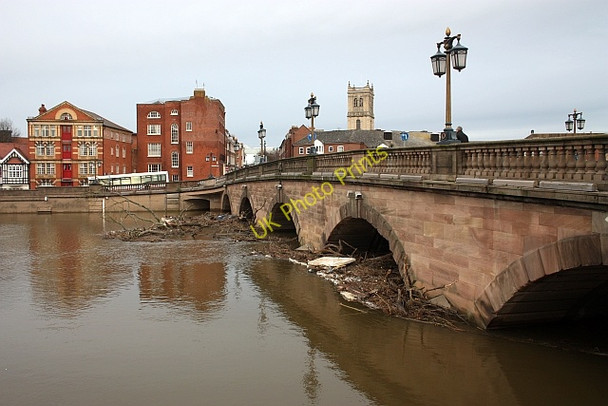 Photo 6"x4" Underneath the arches, Worcester bridge Worcester c2009