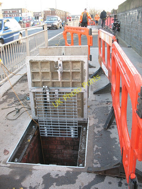 Photo 6"x4" Deptford Creek Bridge: services shaft Deptford\/TQ3677 c2009