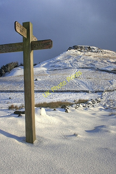 Photo 6"x4" Garfit Gap and the Wain Stones Urra c2009