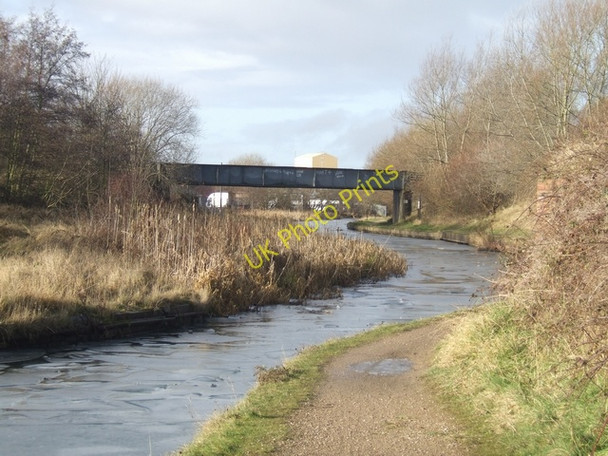 Photo 6"x4" Birmingham Main Line Canal - Old railway bridge Coseley c2009