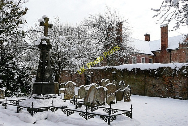 Photo 6"x4" St. James' churchyard Cufaude c2010