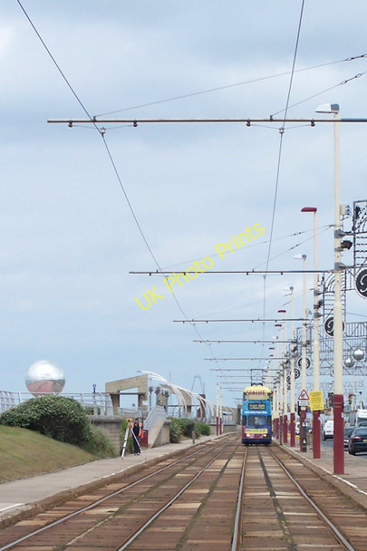 Photo 6"x4" Ball and Balloon, South Promenade, Blackpool South Shore c2009