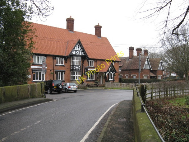 Photo 6"x4" Warmingham - Main Road & Bear Paw Pub Warmingham c2010
