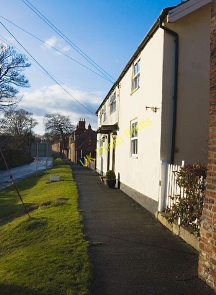 Photo 6"x4" Main Street, Tibthorpe Tibthorpe c2010