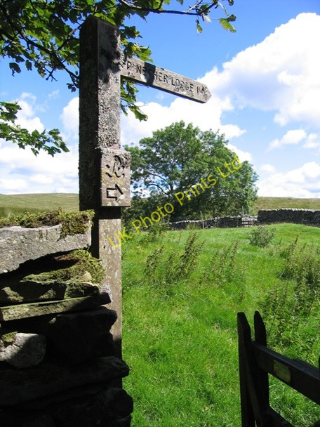 Photo 6"x4" Ribble Way signpost to Nether Lodge Ribble Head\/SD7779 c2007