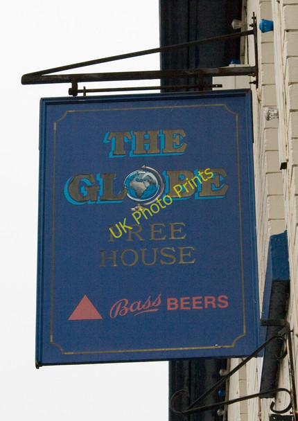 Photo 6"x4" The Globe Inn, Coleham, pub sign Shrewsbury c2010