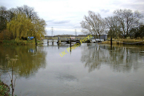Photo 6"x4" The weir at Grafton Lock Radcot c2002