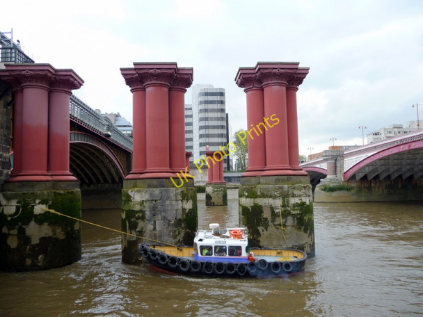 Photo 6"x4" All that remains of old Blackfriars Bridge, London London c2009