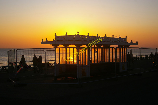 Photo 6"x4" Disused shelter in the evening sun, Brighton-Hove beach Hove c2010