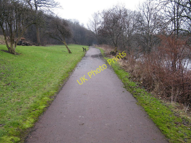 Photo 6"x4" A straight section of the Clyde Walkway Parkhead\/NS6263 c2010