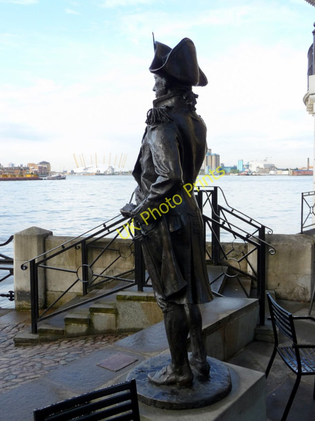 Photo 6"x4" Statue of Nelson, Trafalgar Tavern, Greenwich Greenwich\/TQ3977 c2009