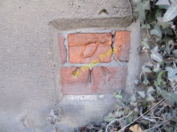 Photo 6"x4" Wallingford road Bench mark Cholsey c2010