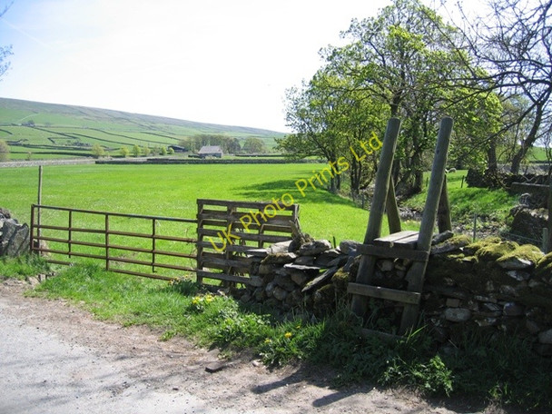 Photo 6"x4" Stile and footpath near Horton Beck Brackenbottom c2007