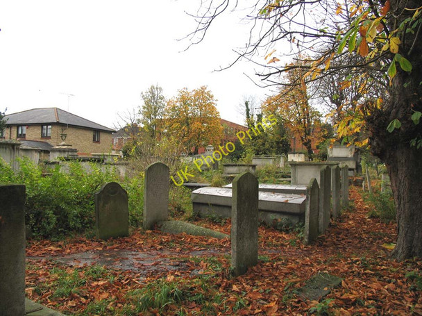Photo 6"x4" St Mary, Church Lane, Walthamstow - Churchyard Walthamstow c2004
