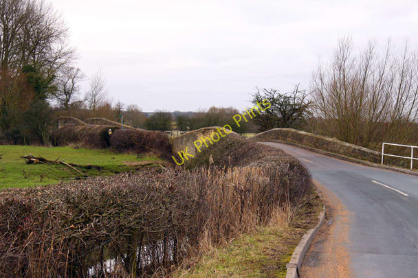 Photo 6"x4" The road to Tiddington over Whirlpool Arch Draycot c2010